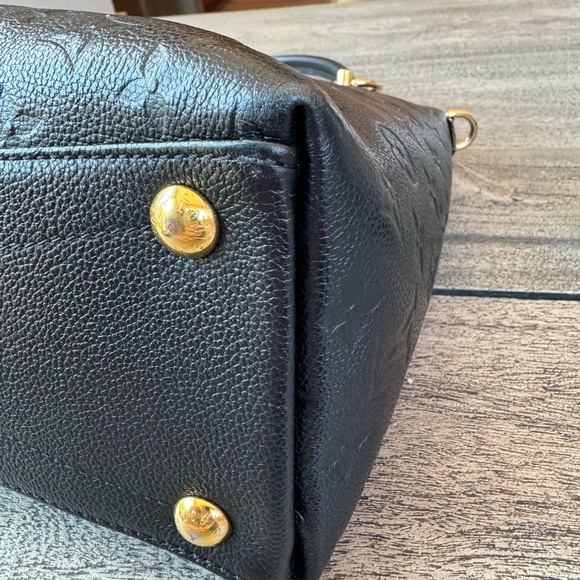 Louis Vuitton V tote MM - Picture 10 of 14